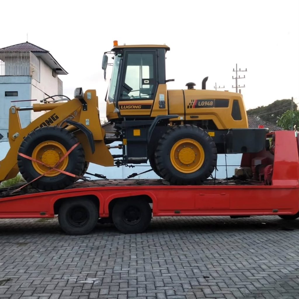 Amanah Derek Kirim Wheel Loader Menggunakan Towing dari Surabaya ke Gresik